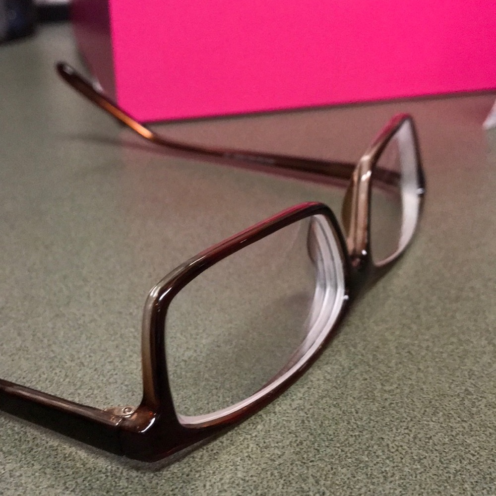 Meet your Posher, Delia